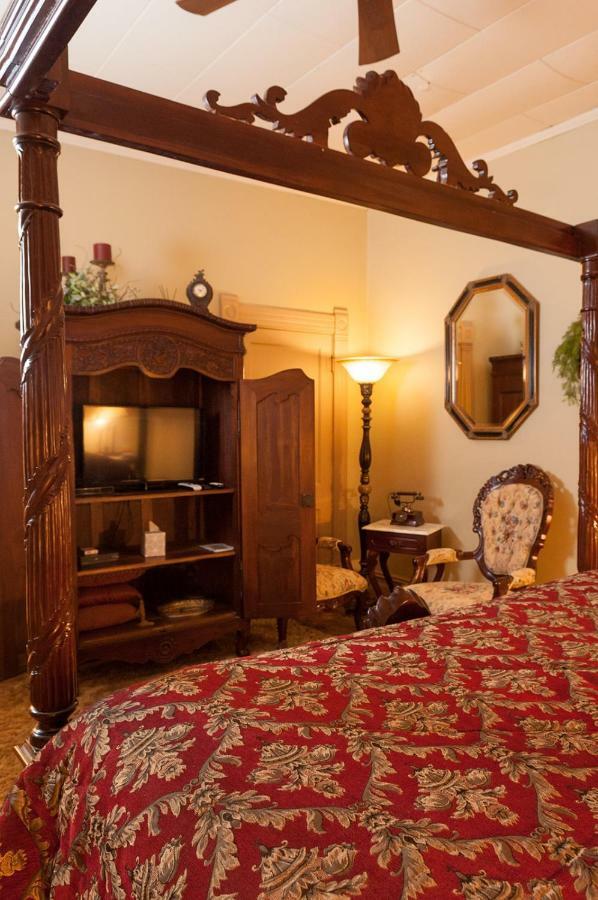 The Historic Wolf Hotel Ellinwood Dış mekan fotoğraf