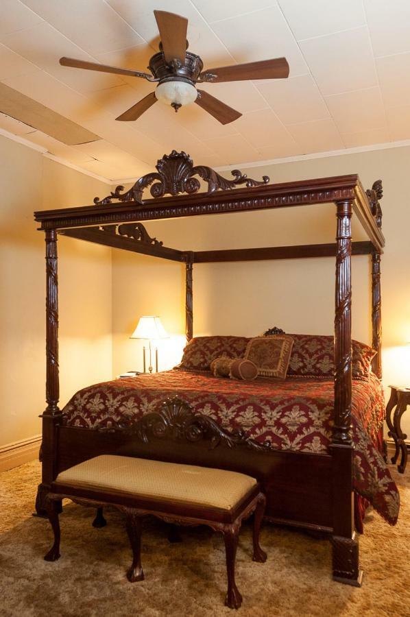 The Historic Wolf Hotel Ellinwood Dış mekan fotoğraf